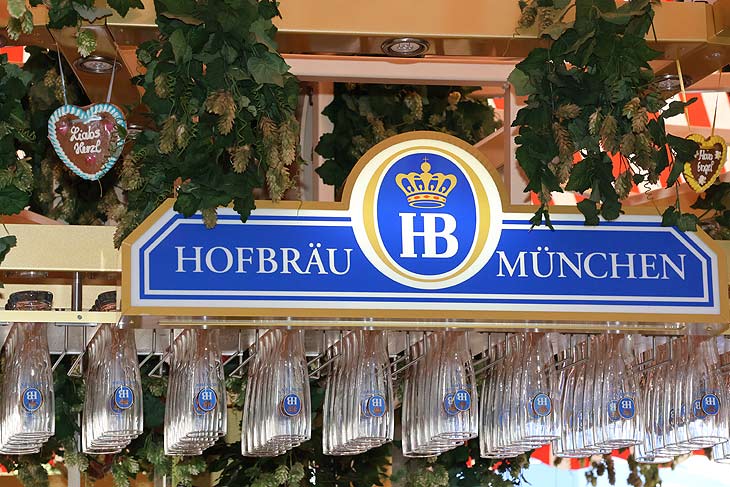 Oktoberfest Weißbierkarussel: das Weißbierkarussel Fahrenschon auf dem Oktoberfest bietet Biere aus dem Hause Hofbräu (©Foto. Martin Schmitz)
